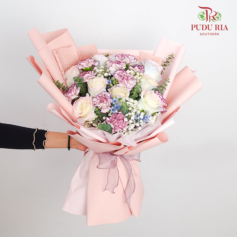 Mondial Rose & Carnation Bouquet