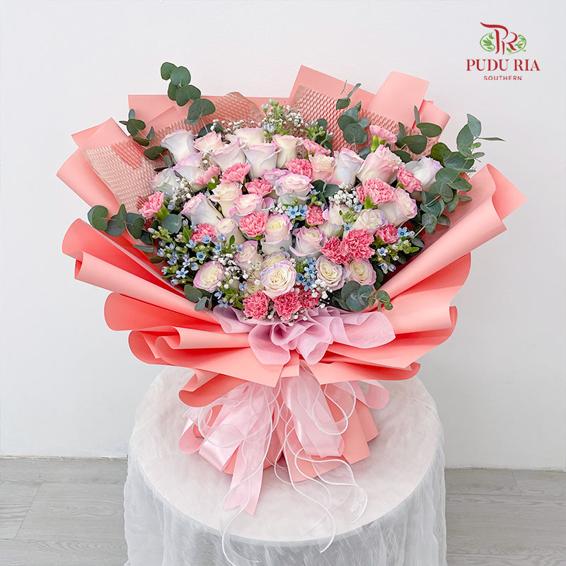 Mondial Rose & Carnation Bouquet - (30 Stems)