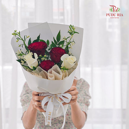 Red & White Rose Bouquet - 5 Stems