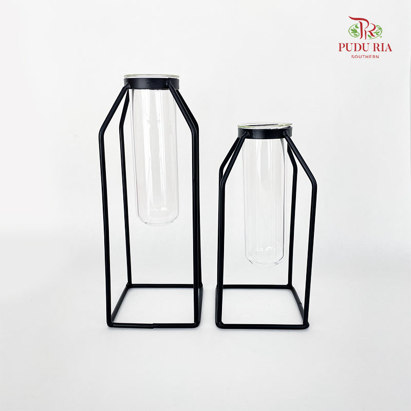 16Y304 Vase