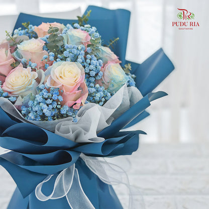 Mondial Rose Bouquet (10 Stems)