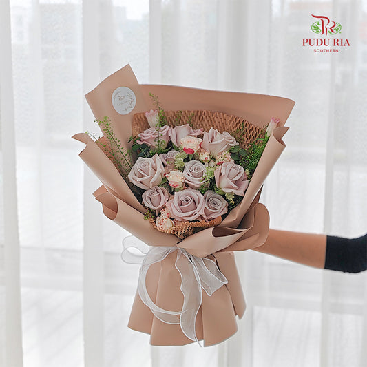 Menta Rose Bouquet (10 Stems)