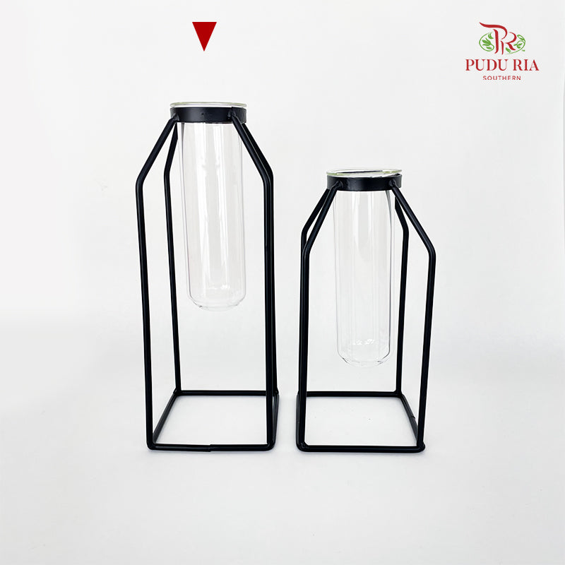 16Y304 Vase