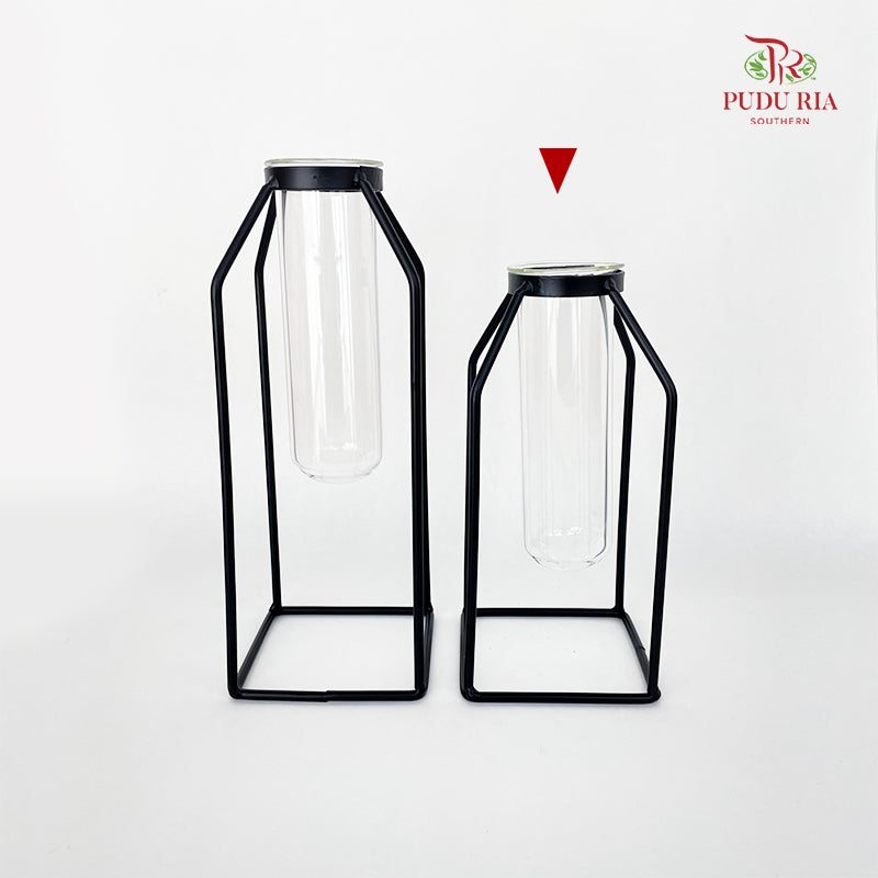 16Y304 Vase