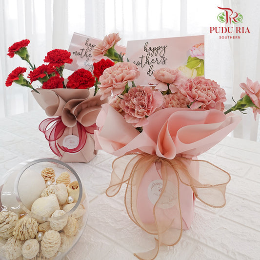 Special Deals Mother's Day Bouquet With Card (Random Colour)