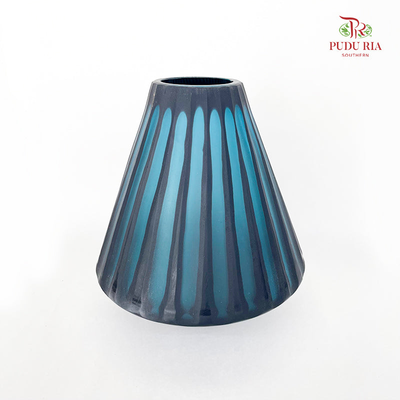 Y227040 Vase