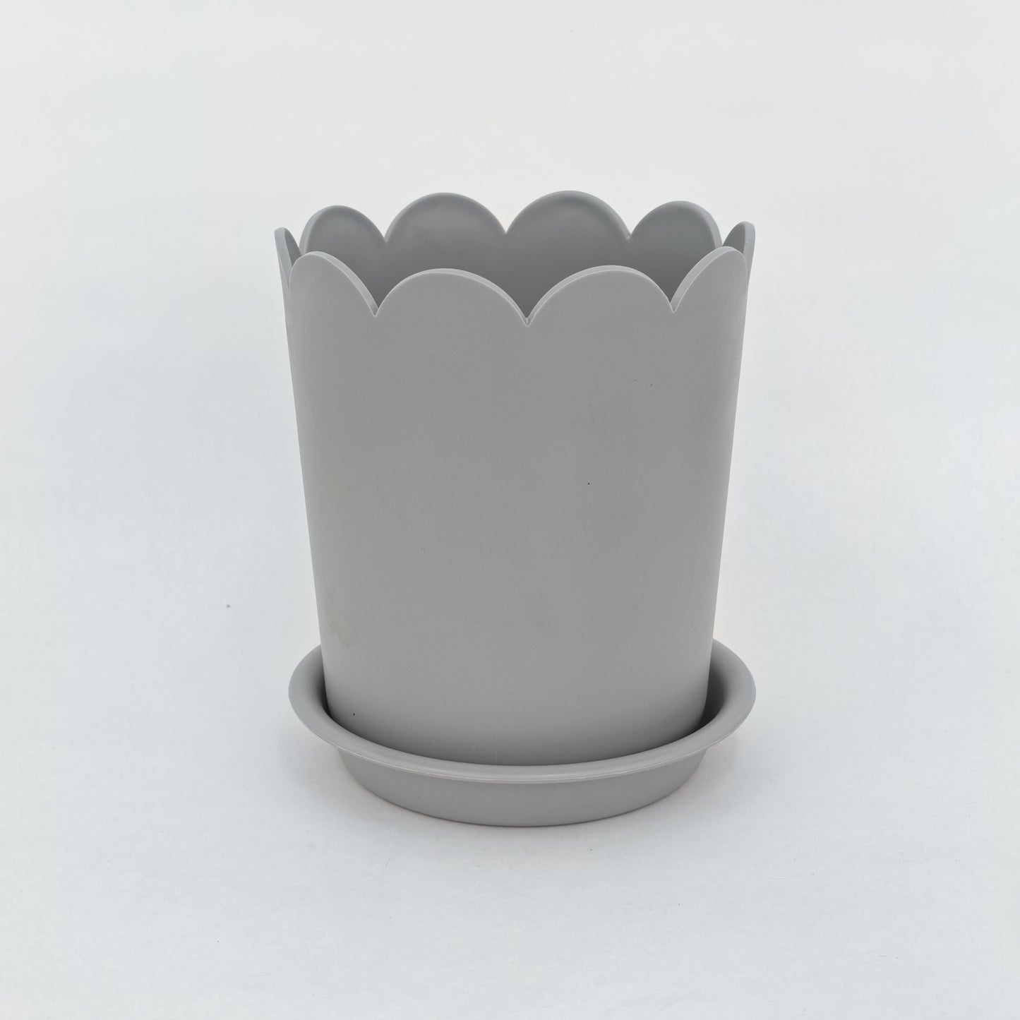 Petal Edge Plastic Planter - Grey